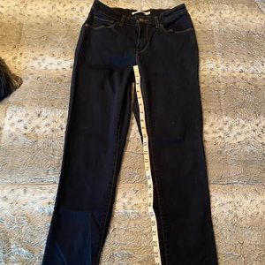 Levi’s Dark Blue Denim Classic Midrise Skinny Jeans